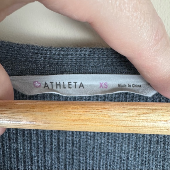 Athleta Hanover V-Neck Sweater XS Dark Gray Merino Wool Blend - Picture 7 of 7